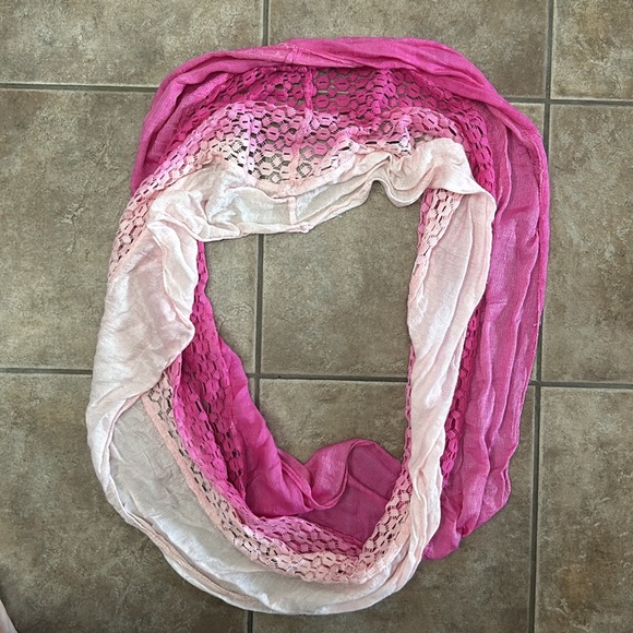 Assorted Scarves Various Colors, Patterns and Styles - Picture 7 of 10